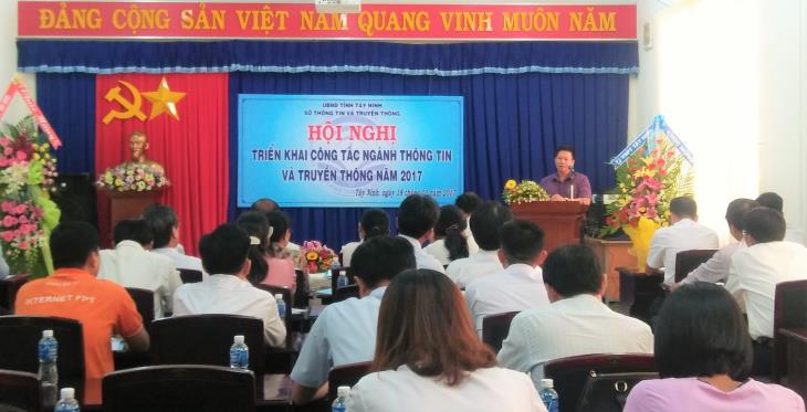 Ông Nguyễn Thanh Ngọc – Phó Chủ tịch UBND tỉnh – phát biểu tại Hội nghị triển khai công tác ngành Thông tin và Truyền thông năm 2017